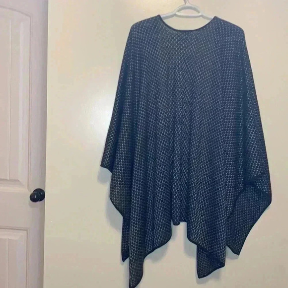 Calvin  Klein shawl-EUC - Picture 10 of 10